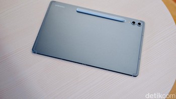 Galaxy Tab S10 Plus punya ketahanan terhadap debu dan air karena sudah mengatongi sertifikat IP68. Foto: Adi Fida Rahman/detikINET