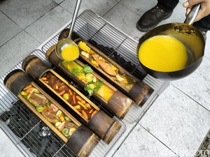Sensasi Seafood dalam Bambu Bakar di Bandung yang Menggugah Selera