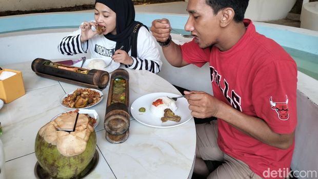 Seafood Bambu Bakar di Kembang Wangi di Jalan Cihapit, Kota Bandung.