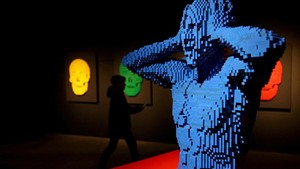 Menurut Lego, Sawaya adalah satu-satunya orang di dunia yang pernah menjadi Lego Master Model Builder dan profesional Lego bersertifikat. Awalnya, perusahaan tersebut skeptis tentang Sawaya yang menggunakan batu bata mereka untuk pekerjaan umum. 
