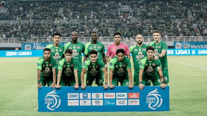 Skuad Persebaya Surabaya musim 2024/2025.