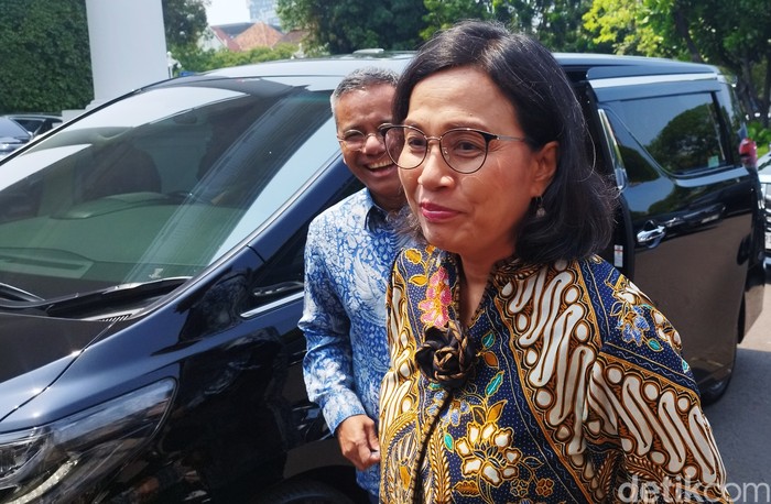 Para menteri Kabinet Indonesia Maju makan siang bersama untuk terakhir kalinya dengan Presiden Jokowi, Jumat (18/10/2024). Menteri Keuangan Sri Mulyani Indrawati pun sudah hadir untuk makan bersama.