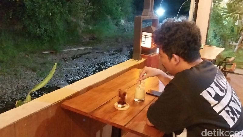 Suasana di Rumah Kopi Jagawalungan.