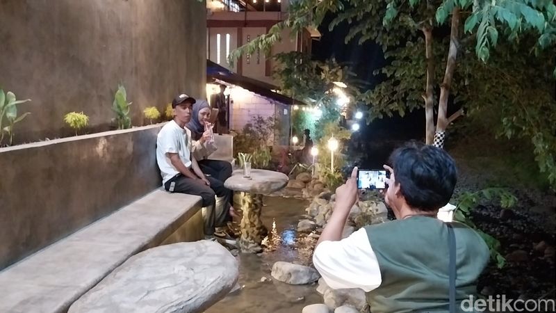 Suasana di Rumah Kopi Jagawalungan.