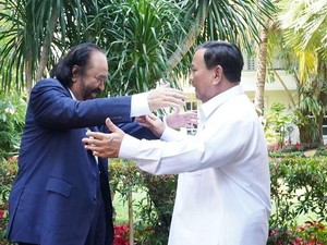 Prabowo Unggah Foto Pelukan Akrab dengan Paloh