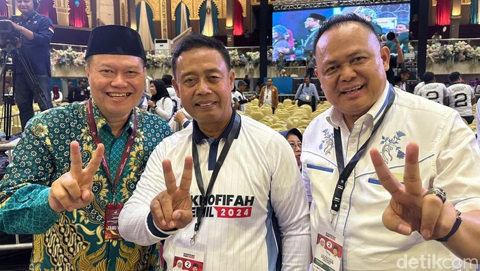Tim Pemenangan Provinsi (TPP) Khofifah-Emil usai Debat perdana Pilgub Jatim 2024.