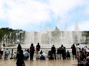 Menikmati Wisata Taman Modern nan Cantik Seluas 2,9 Hektar di Bandung