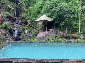 Kolam Renang Ciharus, Surga Tersembunyi dari Mata Air Alami Garut