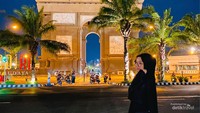 Tugu Monumen Simpang Lima Gumul di malam hari.