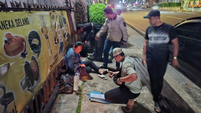 Warung kelontong di Bogor dirazia, puluhan miras disita (dok istimewa)