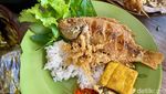 Warung Sunda Ini Punya Ayam Goreng dan Pepes Ikan Mas Super Gurih!