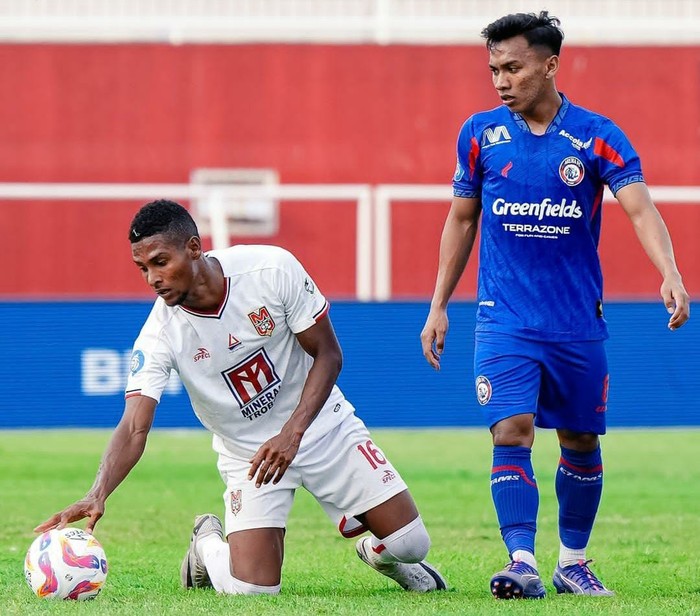 Arema FC vs Malut United