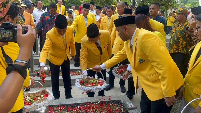 Bahlil pimpin ziarah di TMP Kalibata