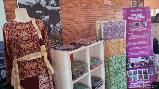 Batik Motif Kembang Bungur khas Desa Jalatrang, Kabupaten Ciamis.
