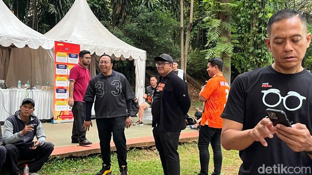 Calon Gubernur DKI Jakarta nomor urut 3 Pramono Anung kampanye di Jaksel. Kampanye turut dihadiri dedengkot Jakmania, suporter klub sepakbola Persija Jakarta. (Rumondang N/detikcom)