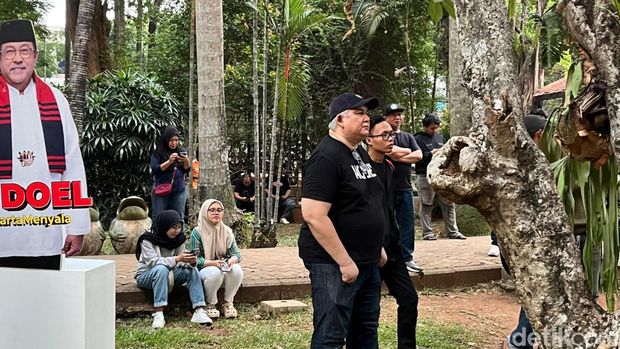 Calon Gubernur DKI Jakarta nomor urut 3 Pramono Anung kampanye di Jaksel. Kampanye turut dihadiri dedengkot Jakmania, suporter klub sepakbola Persija Jakarta. (Rumondang N/detikcom)