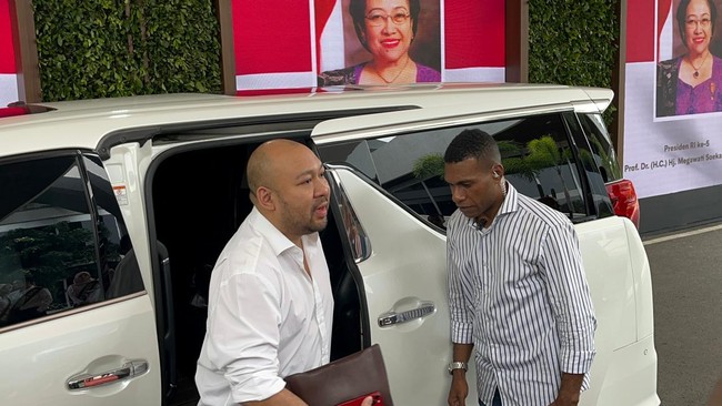 Ya, Mas Didit mendesain acara ini supaya tema hijau, supaya menjadi sebuah tema yang ingin diusung dari tema ini. Setelah gladi bersih selesai, di atas akan didesain, kata Ketua MPR RI Ahmad Muzani seperti dikutip detikNews. (Foto: Anggi/detikcom)