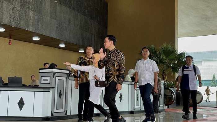 Gibran hadiri gladi bersih pelantikan presiden dan wakil presiden terpilih 2024-2029 di DPR