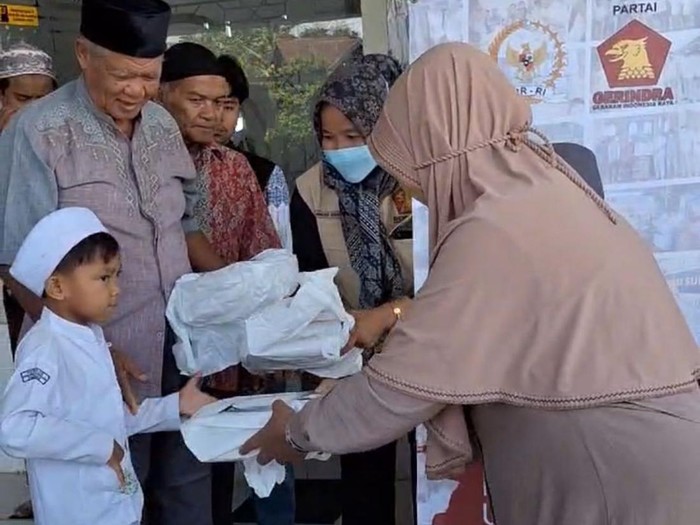 Jumat Berkah Andre Rosiade