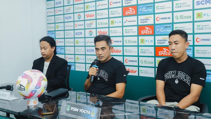Jumpa pers PSIM Jogja jelang lawan Persiku Kudus di Stadion Wergu Wetan, Kudus, Sabtu (19/10/2024).