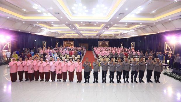 Kapolri Jenderal Listyo Sigit Prabowo membuka peringatan Hari Kesatuan Gerak Bhayangkari (HKBG) ke-72. Menurutnya, Bhayangkari berperan penting mendukung Polri. (dok Polri)