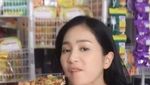 Keseruan Bunga Zainal Makan Nasi Rames hingga Ngemil Pizza