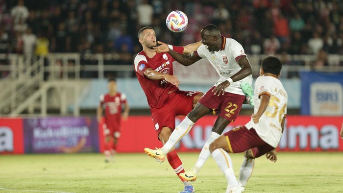 Laga Persis Solo melawan Borneo FC di di Stadion Manahan Solo, Sabtu (19/10/2024).