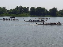Antusias Masyarakat Saksikan Lomba Dayung Perahu Naga di JSC Palembang