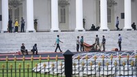 Persiapan tersebut untuk acara prosesi pisah sambut Presiden Joko Widodo dengan Presiden terpilih Prabowo Subianto usai dilantik di Gedung MPR/DPR pada Minggu (20/10). 