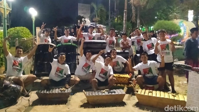 Para pelaku seni musik Tongtong di Sumenep siap mendukung paslon Achmad Fauzi-KH Imam Hasyim.