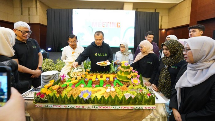 Perayaan HUT ke-72 Kalla yang digelar di Saoraja Wisma Kalla, Jumat (18/10/2024). Acara ini begitu spesial karena turut dihadiri oleh Founder & Advisor Kalla, HM Jusuf Kalla.
