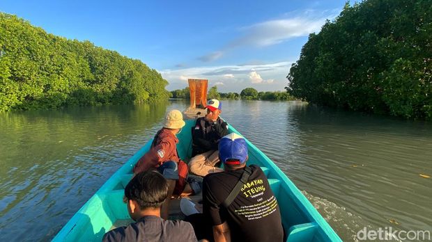 Potret abrasi di Desa Mayangan, Legonkulon, Subang