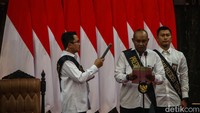 Selanjutnya sidang dibuka oleh Ketua MPR, kemudian dilakukan pengucapan sumpah dan janji Presiden Periode 2024-2029.