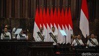 Setelah presiden memberi pidato, acara dilanjutkan doa dan ditutup dengan menyanyikan lagu Indonesia Raya.