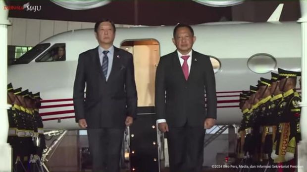 Presiden Filipina Ferdinand Romualdez Marcos Jr (Bongbong Marcos) tiba di Indonesia menjelang pelantikan Prabowo Subianto-Gibran Rakabuming Raka. (Tangkapan layar YouTube Setpres).