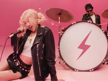 Ini Deretan Lagu yang Punya Warna Musik Serupa APT