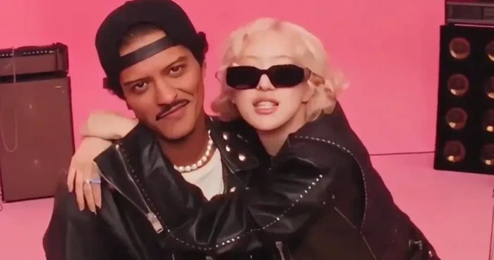 Rose BLACKPINK dan Bruno Mars Rose BLACKPINK dan Bruno Mars di video musik APT.