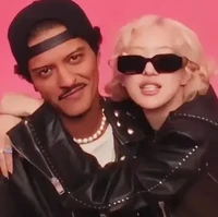 Jaket stud yang memberikan kesan kuat dan berani, sementara skort menambah kesan youthful.  Foto: Screenshot YouTube/ROSE