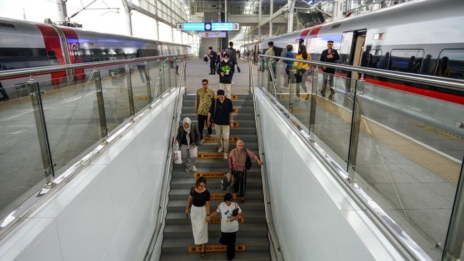 Setahun Beroperasi, Kereta Cepat Whoosh Layani 5,8 Juta Penumpang