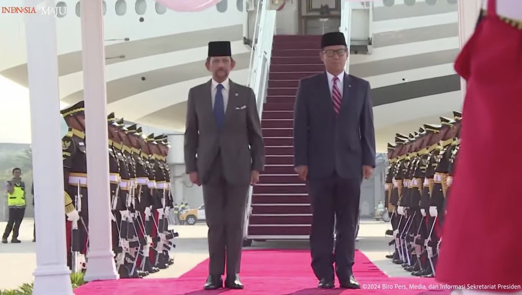 Sultan Brunei Darussalam Tiba di Jakarta Jelang Pelantikan Presiden dan Wapres RI, 19 Okt 2024. (Tangkapan layar Youtube Setpres RI)