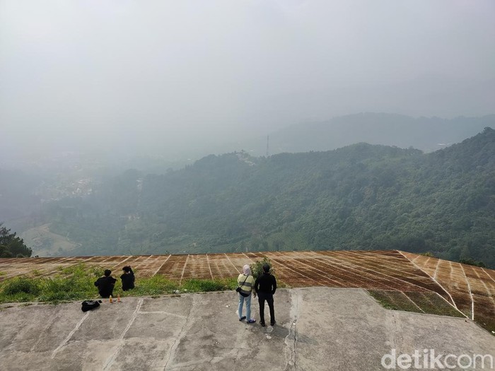Tower 'misterius' di Puncak yang bikin banyak orang penasaran.