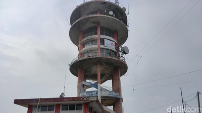 Menjawab Misteri Tower di Puncak yang Bikin Penasaran