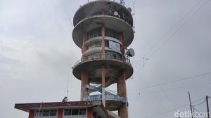 Menjawab Misteri Tower di Puncak yang Bikin Penasaran