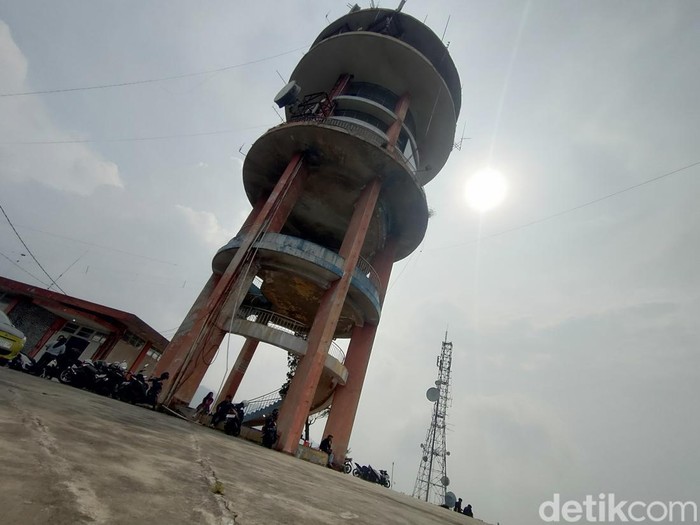 Tower 'misterius' di Puncak yang bikin banyak orang penasaran.