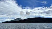 Tampak Anak Krakatau dari laut.