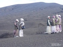Mengagumi Bekas Letusan Anak Krakatau yang Dramatis