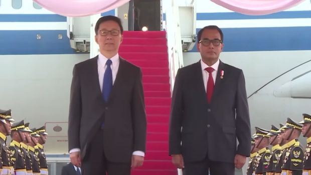 Wakil Presiden China, Han Zheng, tiba di Bandara Soekarno-Hatta, Sabtu (19/10) sore.