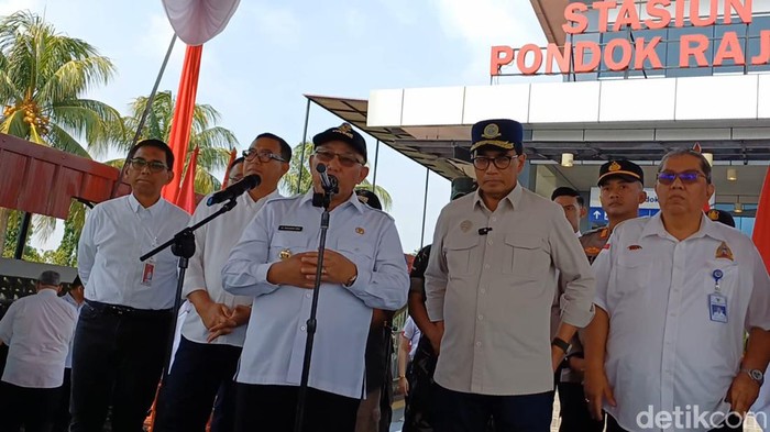 Wali Kota Depok, Mochammad Idris, mengatakan reaktivasi Stasiun Pondok Rajeg memberi keuntungan bagi warganya. Dia menepis isu pembangunan Margonda sentris. (Rizky AM/detikcom)