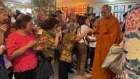 Perayaan Kathina ini dihadiri oleh 54 bikkhu dan bikkhuni anggota Sangha Agung Indonesia yang telah menyelesaikan masa vassa pada bulan bakti, di mana mereka berdiam diri untuk melatih diri, mendalami ajaran Buddha, dan memperdalam praktik spiritual selama tiga bulan.