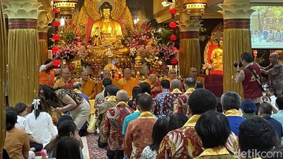 5 Ribu Umat Buddha Rayakan Kathina di Wihara Ekayana Arama